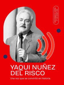 Yaqui Núñez del Risco con micrófono en mano
